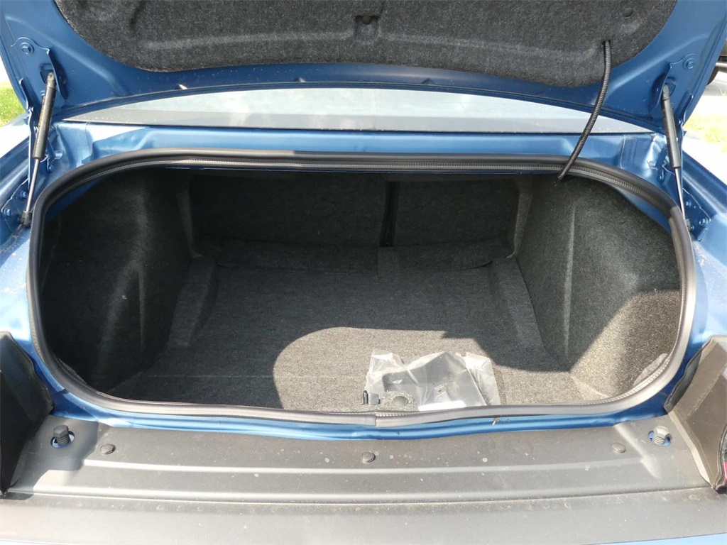 Vehicle image 8 of 17