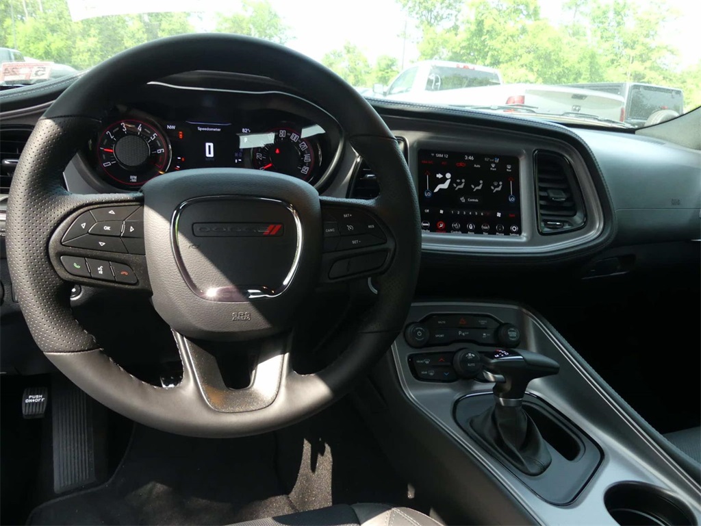 Vehicle image 10 of 17