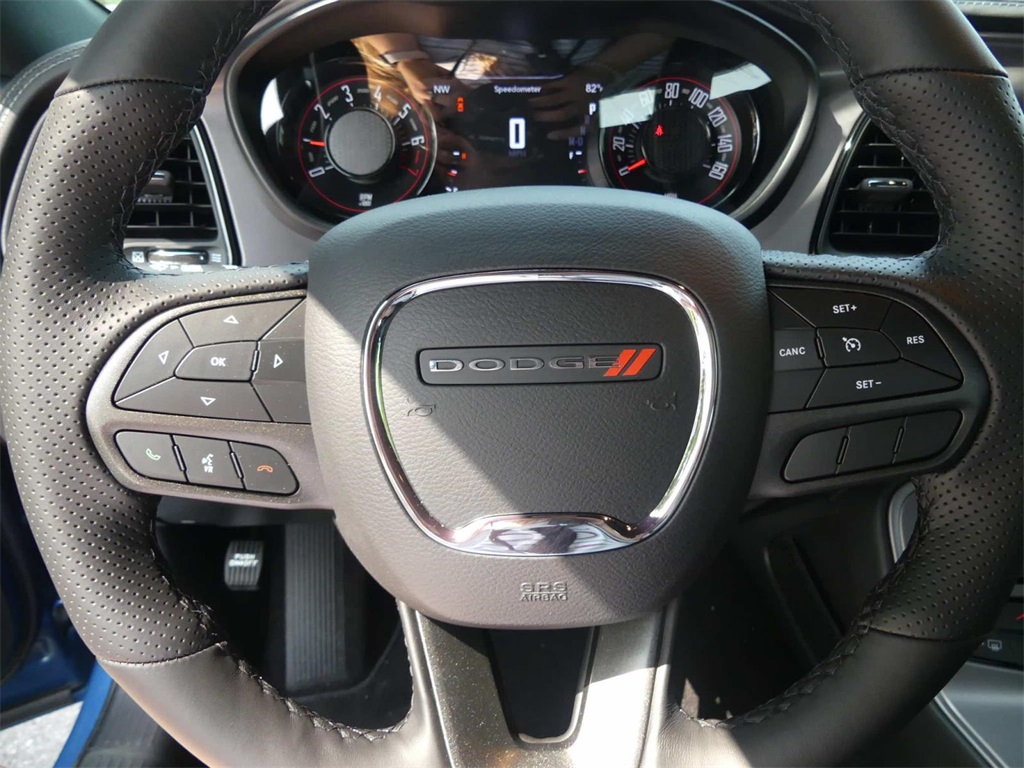 Vehicle image 11 of 17