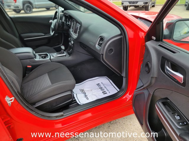 Vehicle image 8 of 33