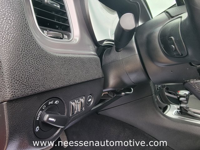Vehicle image 16 of 33