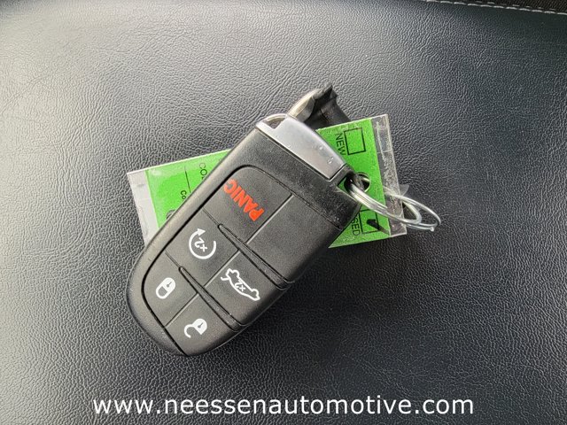 Vehicle image 27 of 33