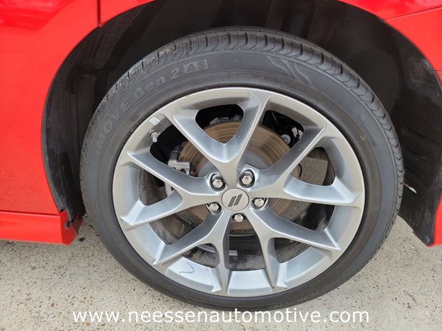 Vehicle image 32 of 33