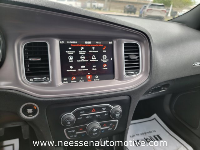 Vehicle image 21 of 33