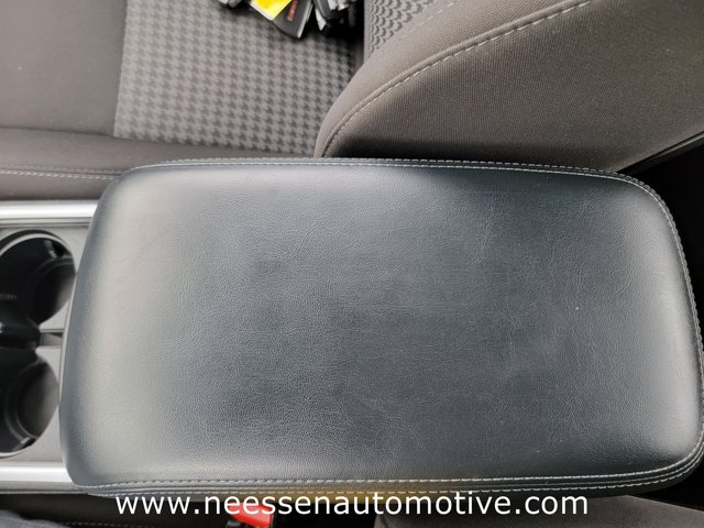 Vehicle image 26 of 33