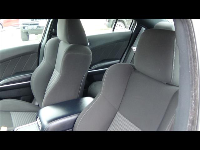 Vehicle image 18 of 25