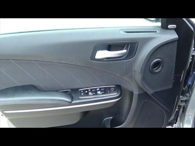 Vehicle image 16 of 25