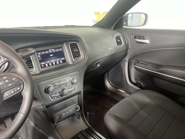 Vehicle image 22 of 27