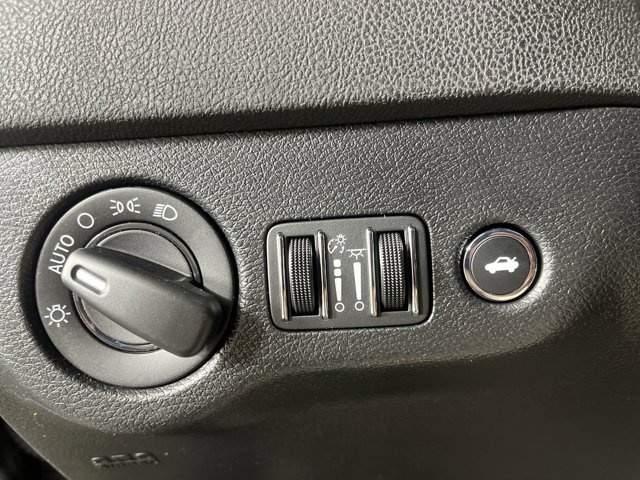 Vehicle image 25 of 27