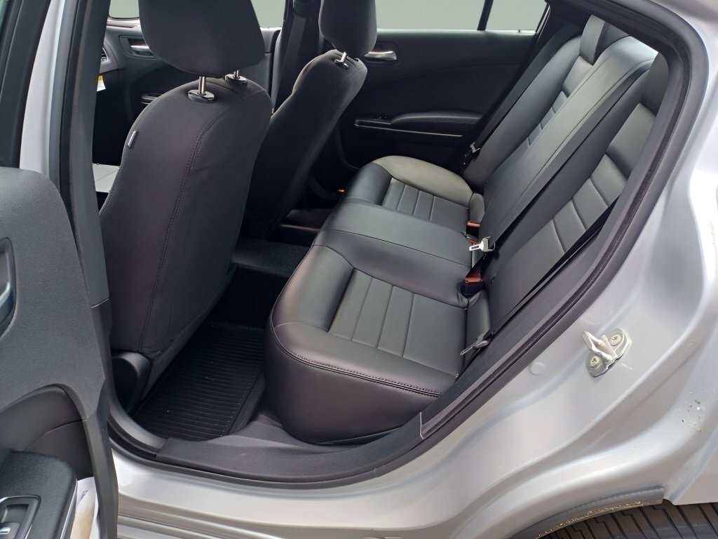 Vehicle image 14 of 40