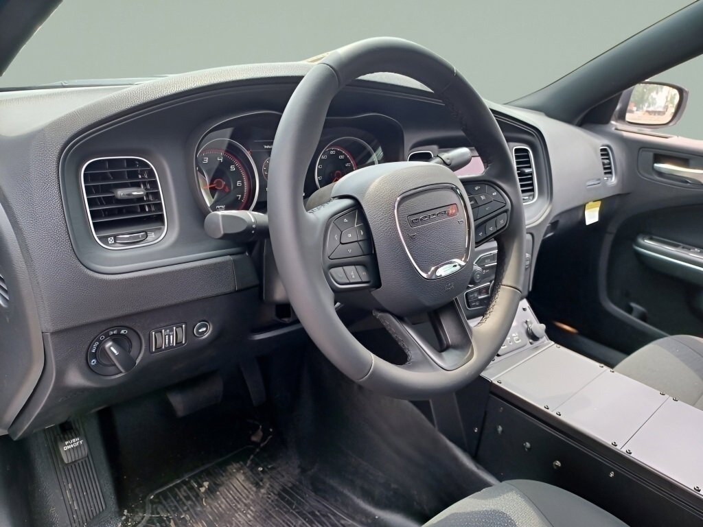 Vehicle image 19 of 40