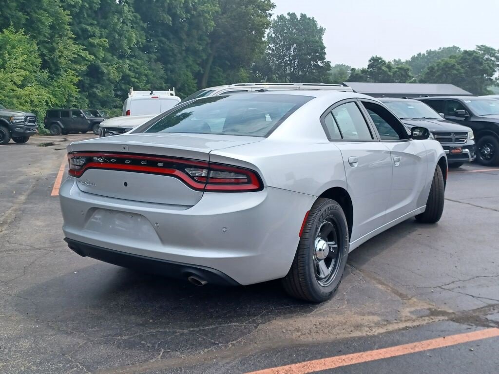 Vehicle image 4 of 40