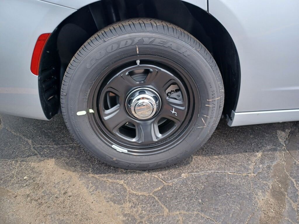 Vehicle image 9 of 40
