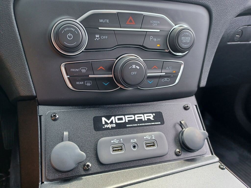 Vehicle image 33 of 40