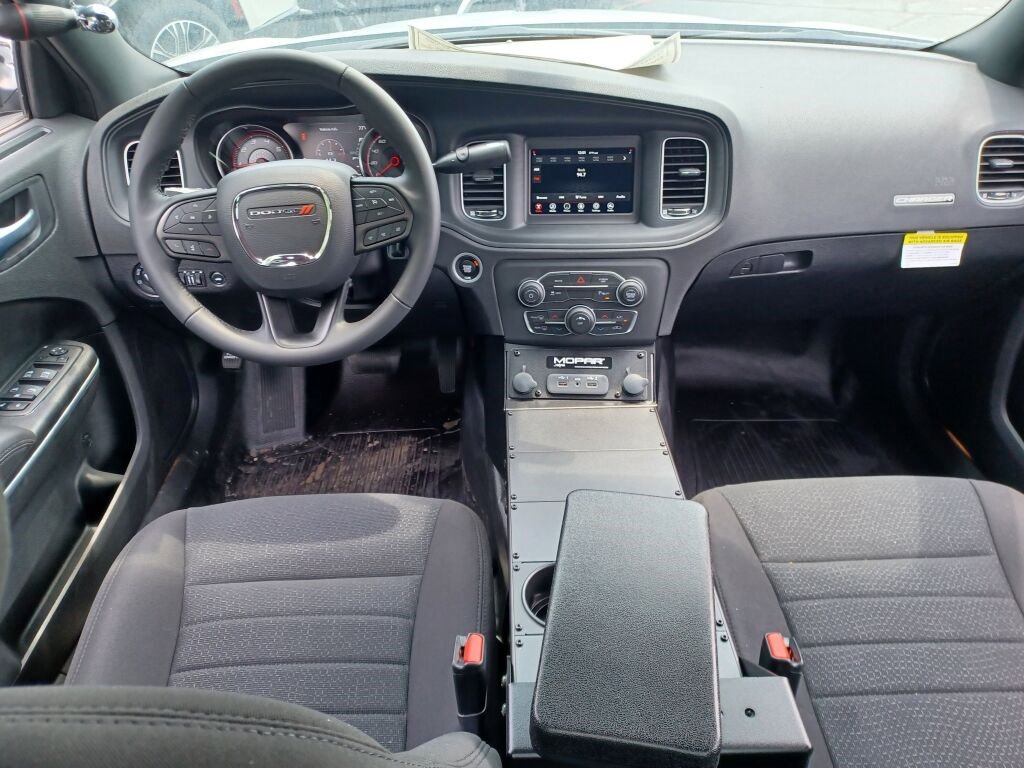 Vehicle image 17 of 40