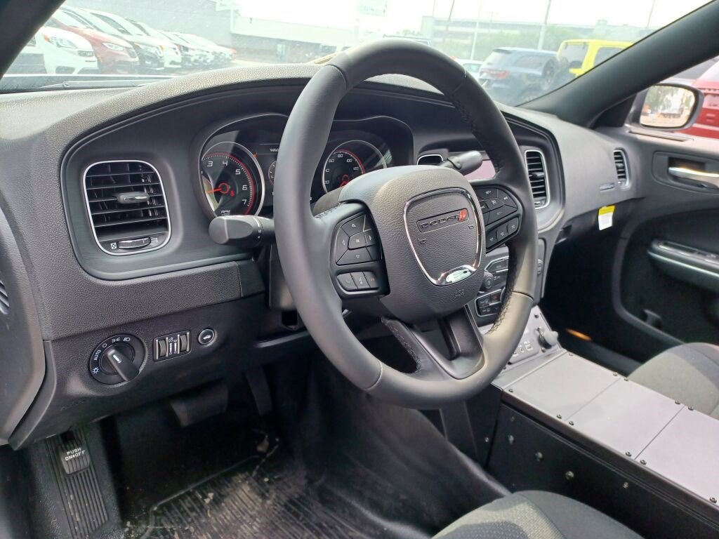 Vehicle image 18 of 40