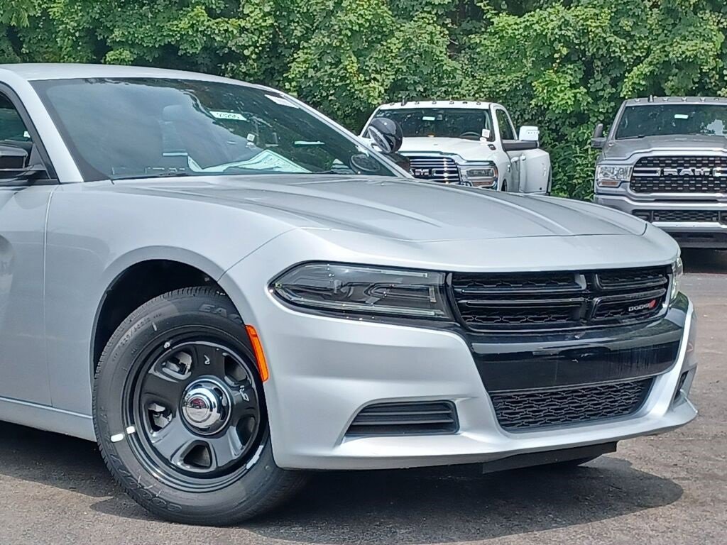Vehicle image 3 of 40