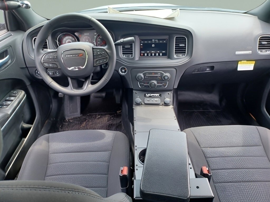 Vehicle image 16 of 40