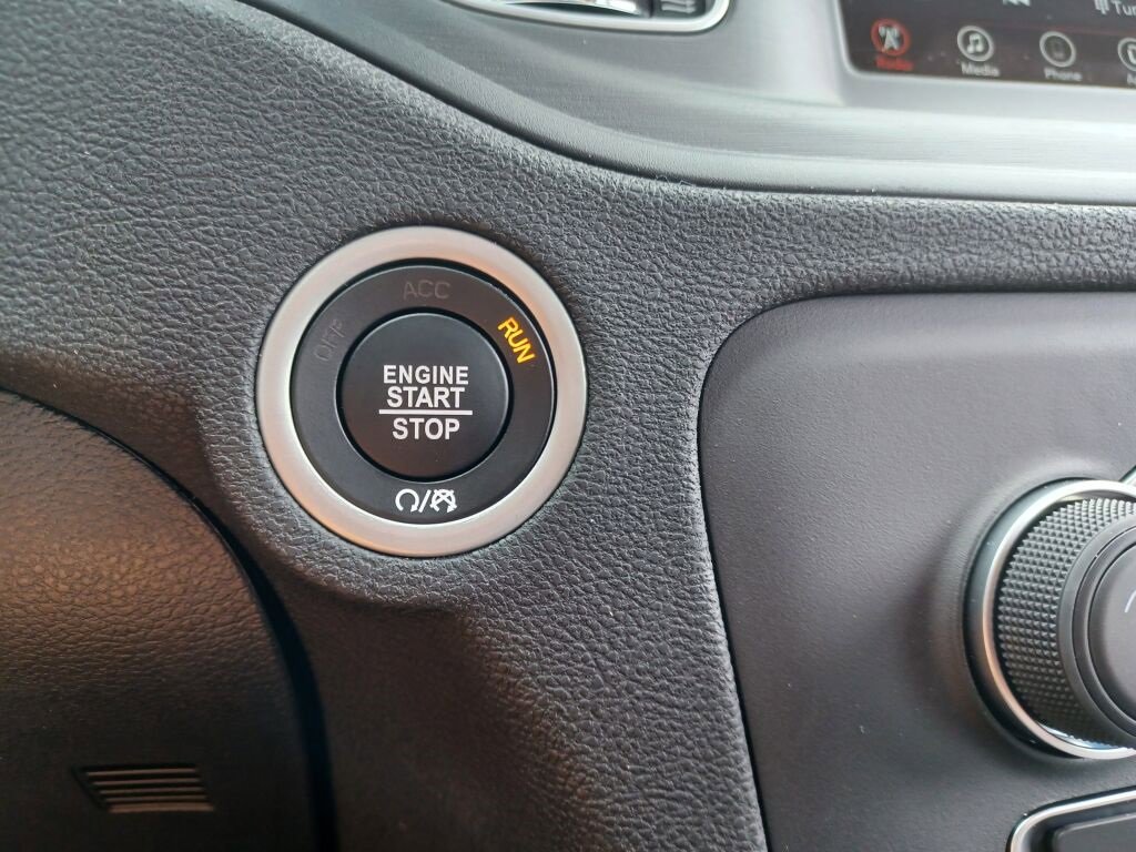 Vehicle image 27 of 40