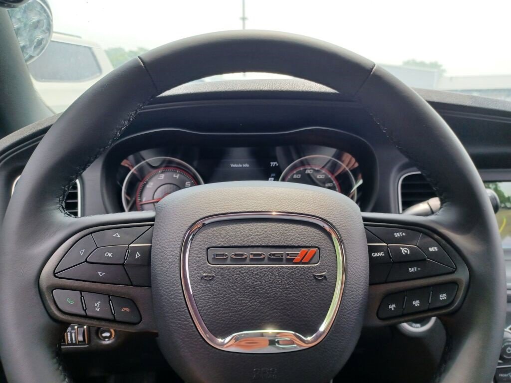 Vehicle image 37 of 40