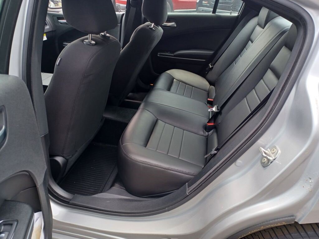 Vehicle image 15 of 40