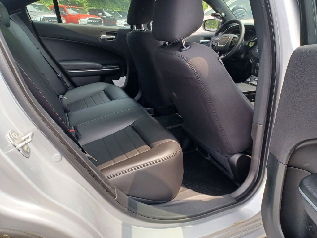Vehicle image 12 of 40
