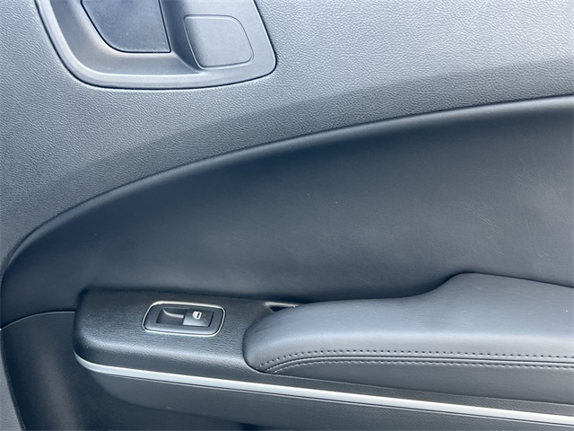 Vehicle image 37 of 38