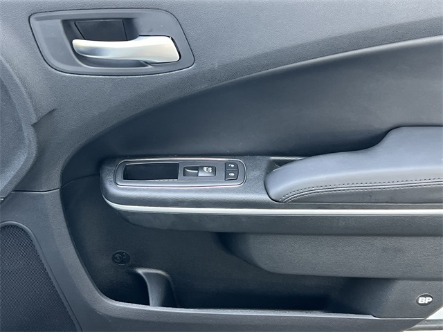 Vehicle image 35 of 38