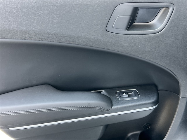 Vehicle image 22 of 38