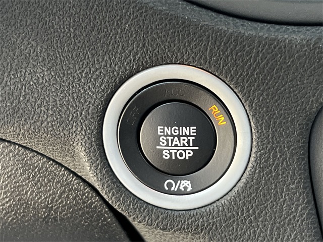 Vehicle image 28 of 38