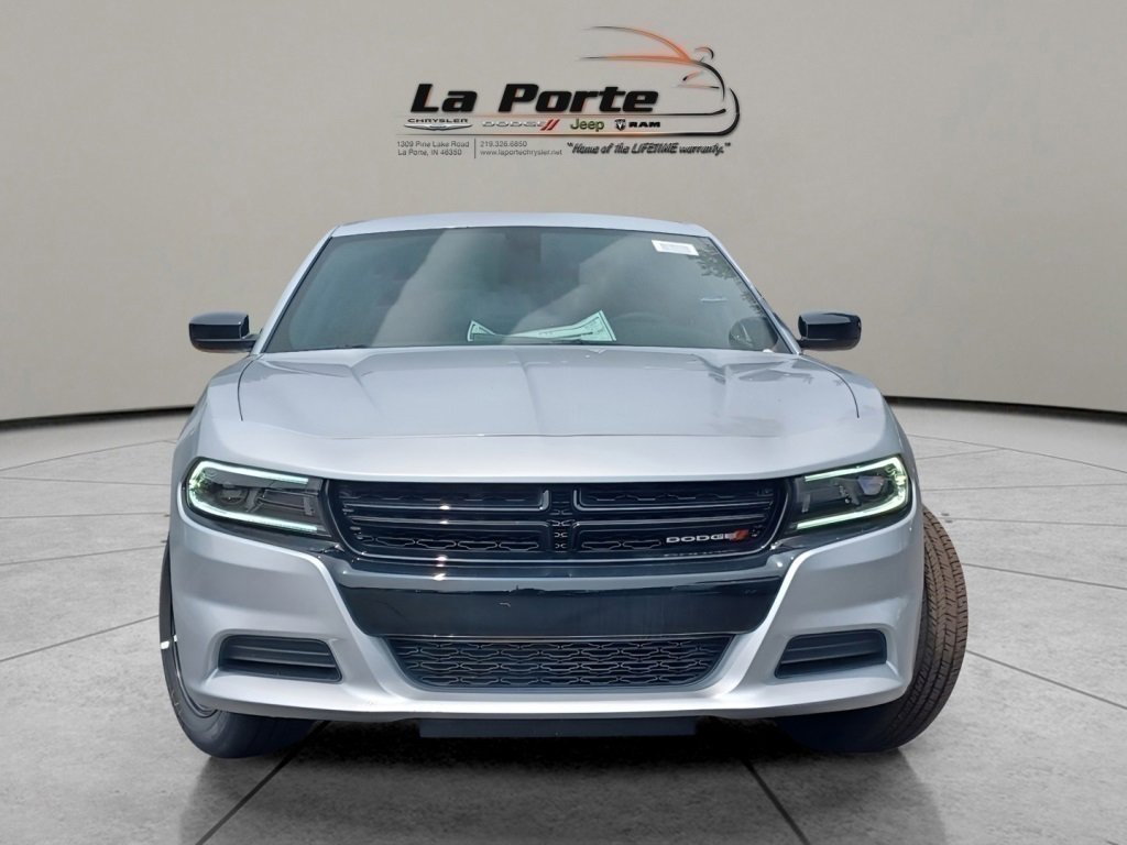 Vehicle image 9 of 40