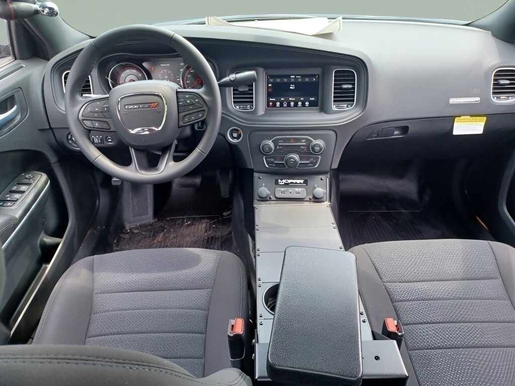 Vehicle image 16 of 40