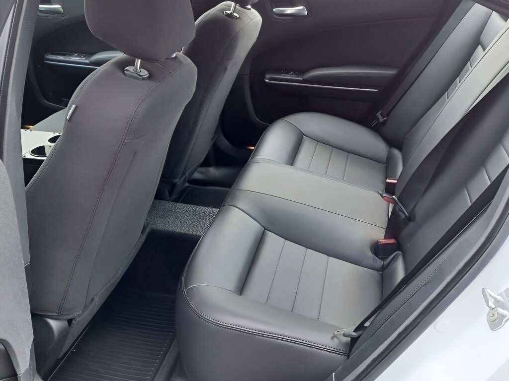 Vehicle image 16 of 40