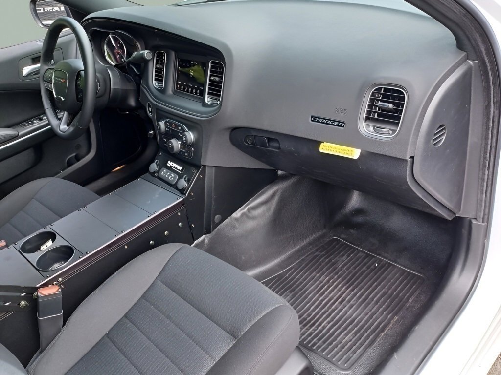 Vehicle image 21 of 40
