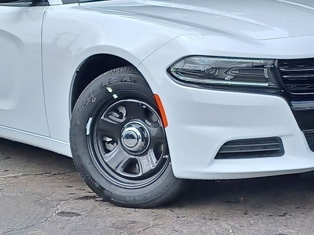Vehicle image 36 of 40