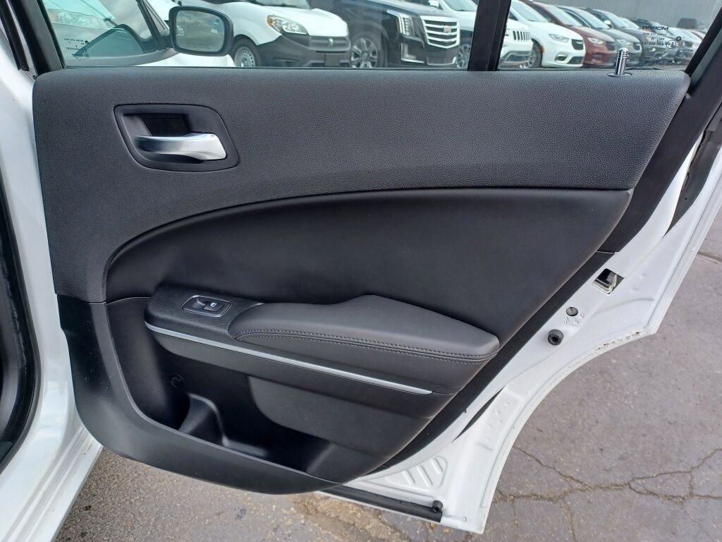 Vehicle image 23 of 40
