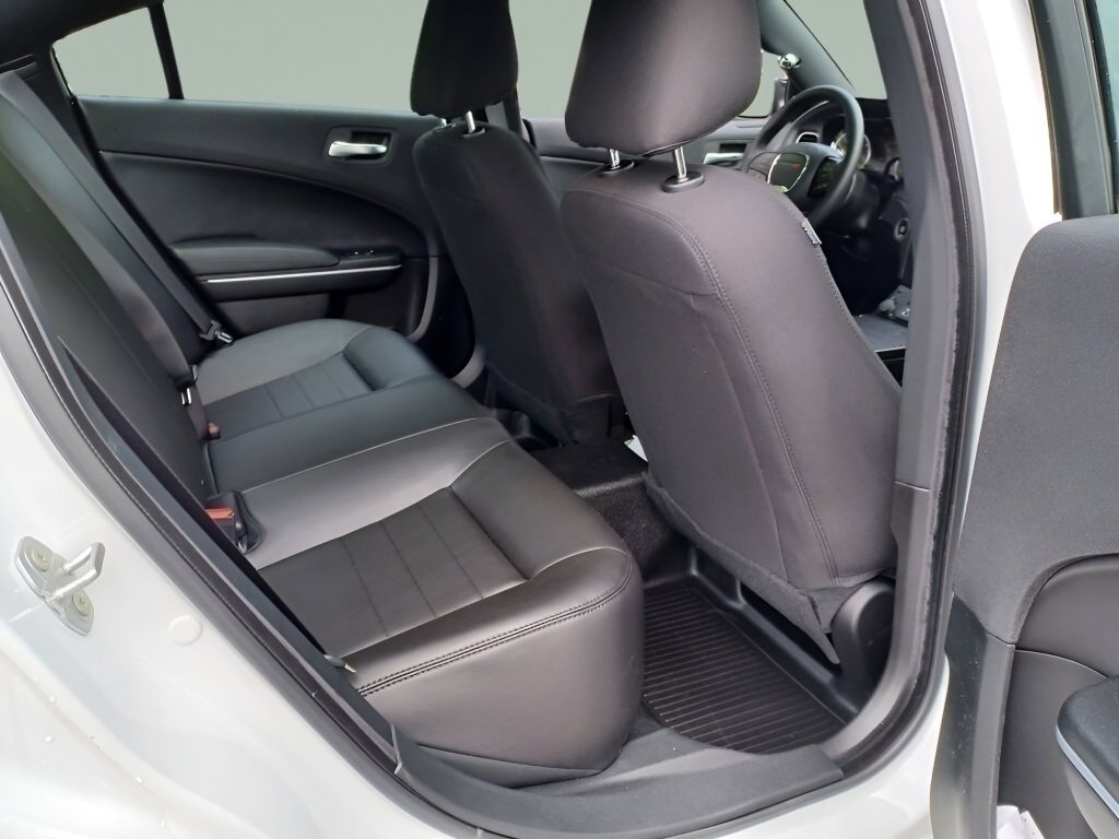 Vehicle image 15 of 40