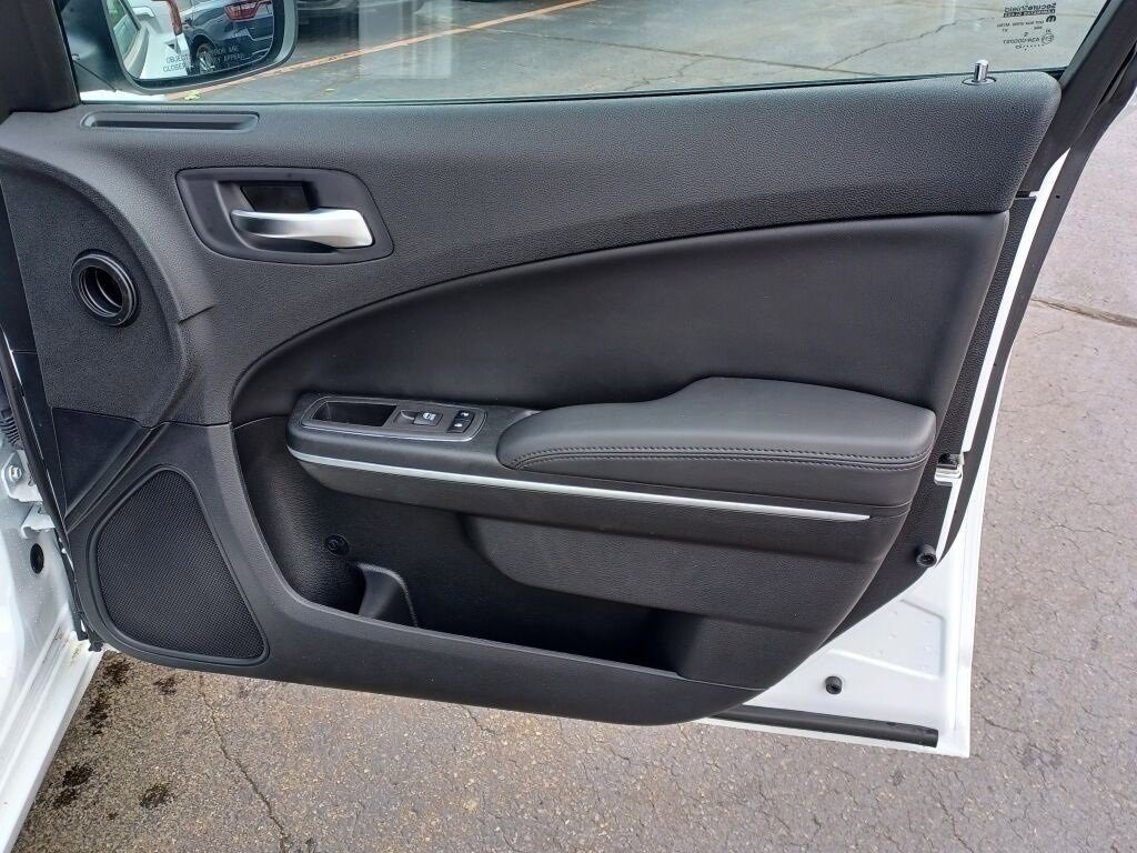 Vehicle image 22 of 40