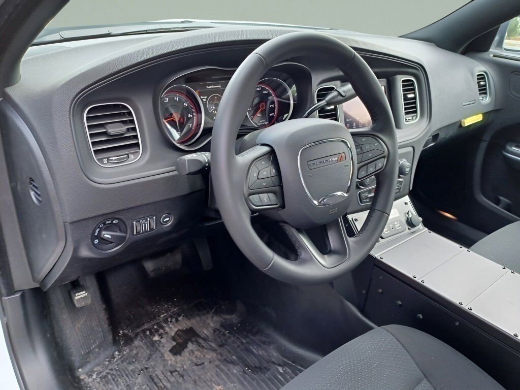 Vehicle image 19 of 40