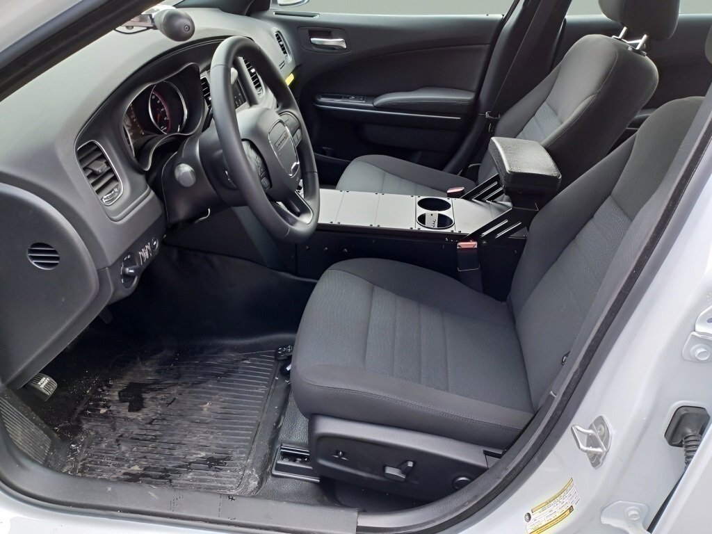 Vehicle image 37 of 40