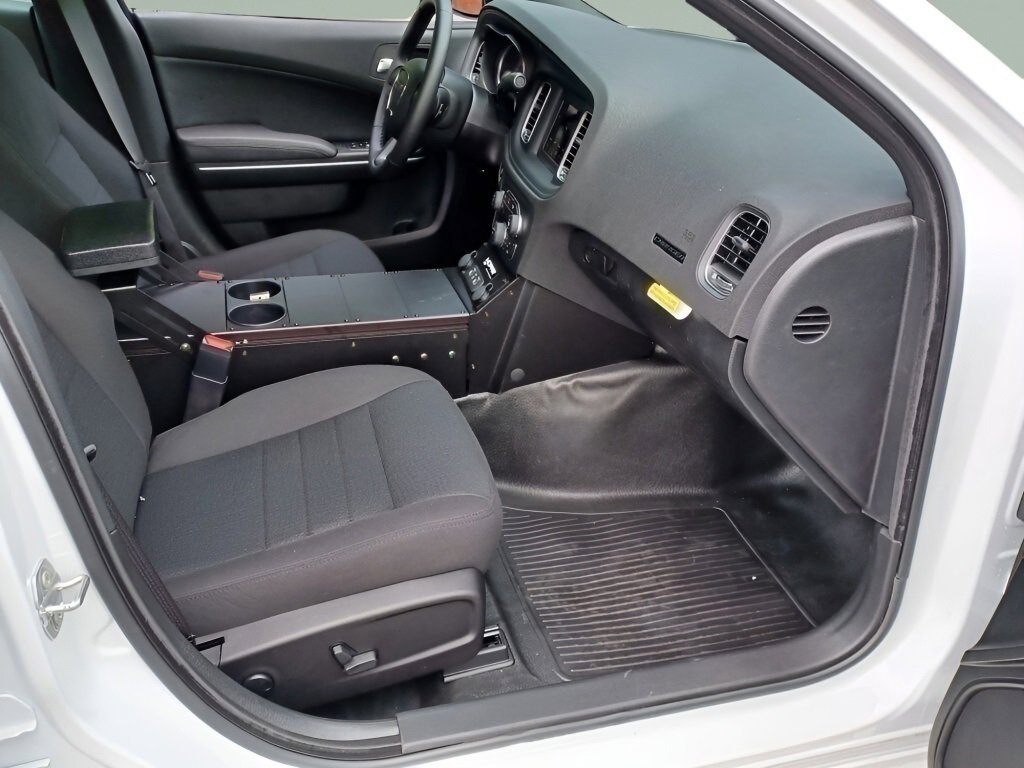Vehicle image 18 of 40