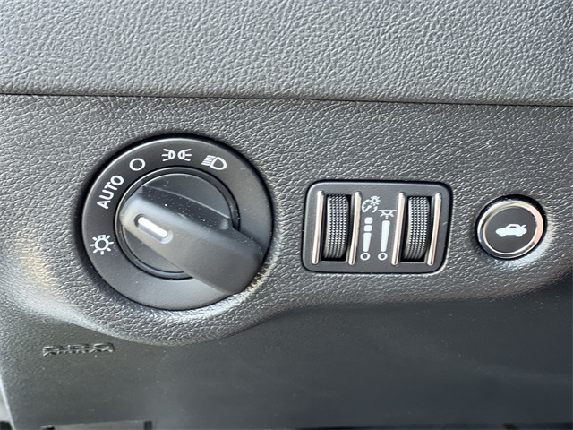 Vehicle image 31 of 37