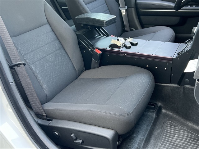 Vehicle image 33 of 37