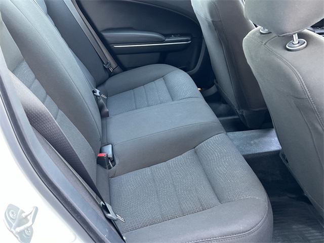 Vehicle image 35 of 37