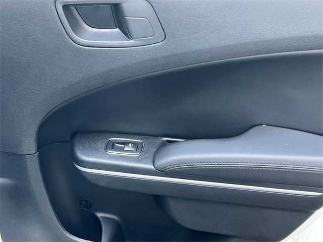 Vehicle image 36 of 37