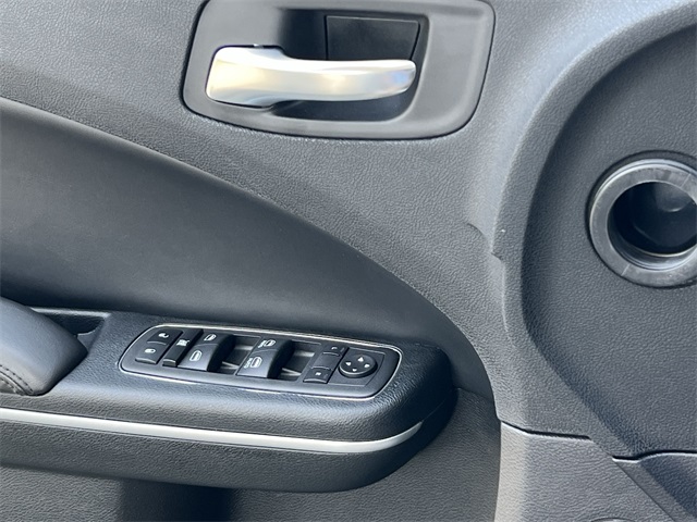 Vehicle image 35 of 41