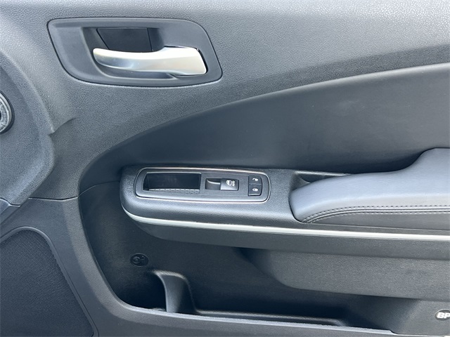 Vehicle image 38 of 41