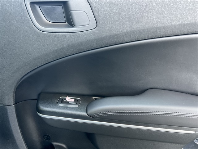 Vehicle image 40 of 41