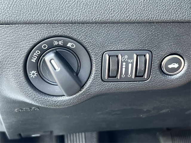 Vehicle image 34 of 41