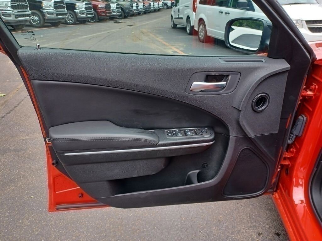 Vehicle image 23 of 40